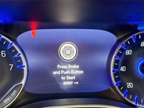 Used 2022 Chrysler Pacifica Touring-L FWD image 3