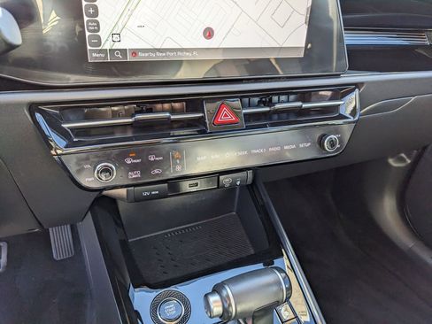 Certified 2025 Kia Niro EX image 25