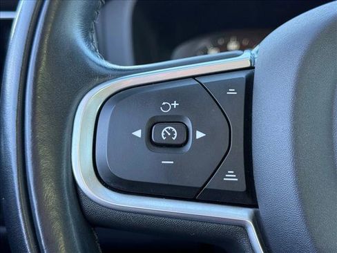 Used 2020 Volvo XC60 T5 Momentum image 12