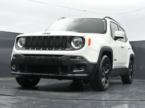 Used 2017 Jeep Renegade Altitude FWD image 35