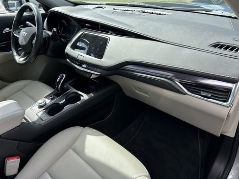 Certified 2023 Cadillac XT4 Luxury w/ Cold Weather Package image 12