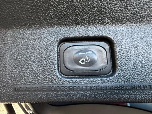 Used 2018 Ford Explorer XLT w/ Equipment Group 201A image 6