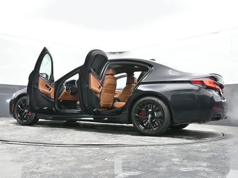 Used 2022 BMW M550i xDrive w/ Premium Package image 82