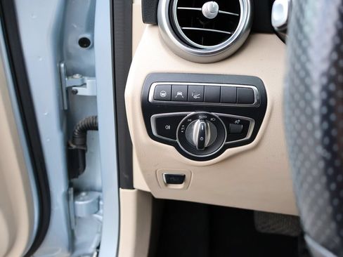 Used 2018 Mercedes-Benz GLC 300 4MATIC image 35