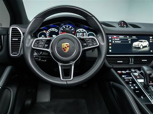 Used 2023 Porsche Cayenne Platinum Edition image 19