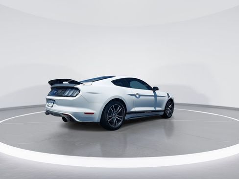Used 2017 Ford Mustang Coupe RWD image 8