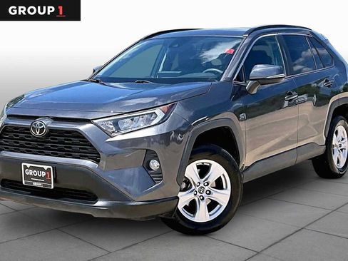 Used 2020 Toyota RAV4 XLE w/ Convenience Package FWD image 1