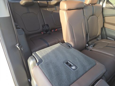 Used 2025 Honda Pilot Elite image 23