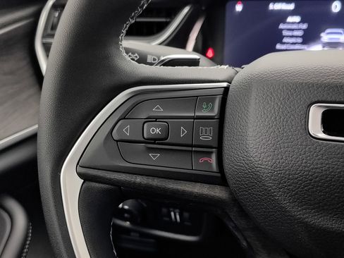 New 2025 Jeep Grand Cherokee L Limited w/ Luxury Tech Group II image 36