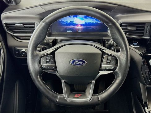 Used 2022 Ford Explorer ST image 14