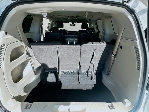 Used 2018 Chrysler Pacifica Touring Plus w/ Tire & Wheel Group image 26