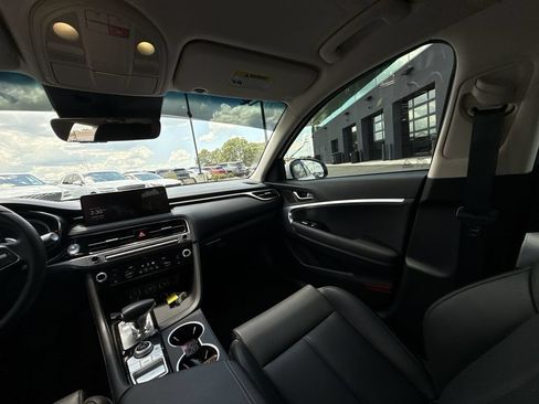 Used 2025 Genesis G70 2.5T RWD image 11