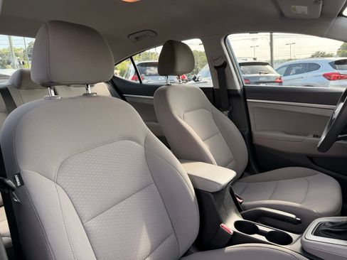 Used 2020 Hyundai Elantra SE FWD image 32