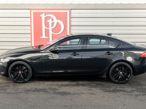 Used 2018 Jaguar XE Prestige image 37