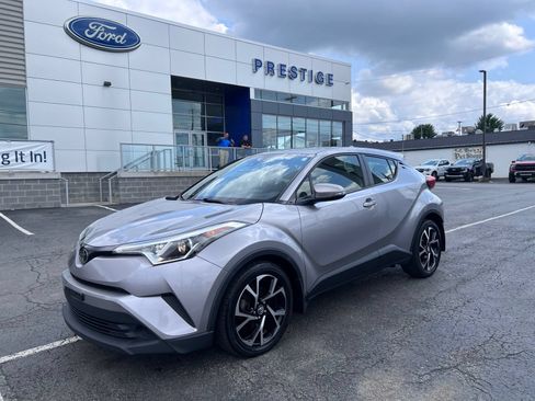 Used 2018 Toyota C-HR XLE FWD image 3