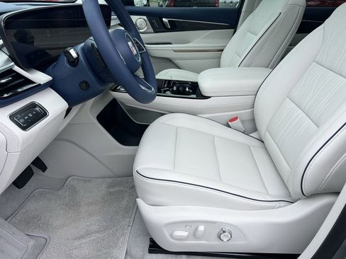 New 2025 Buick Enclave Avenir image 18