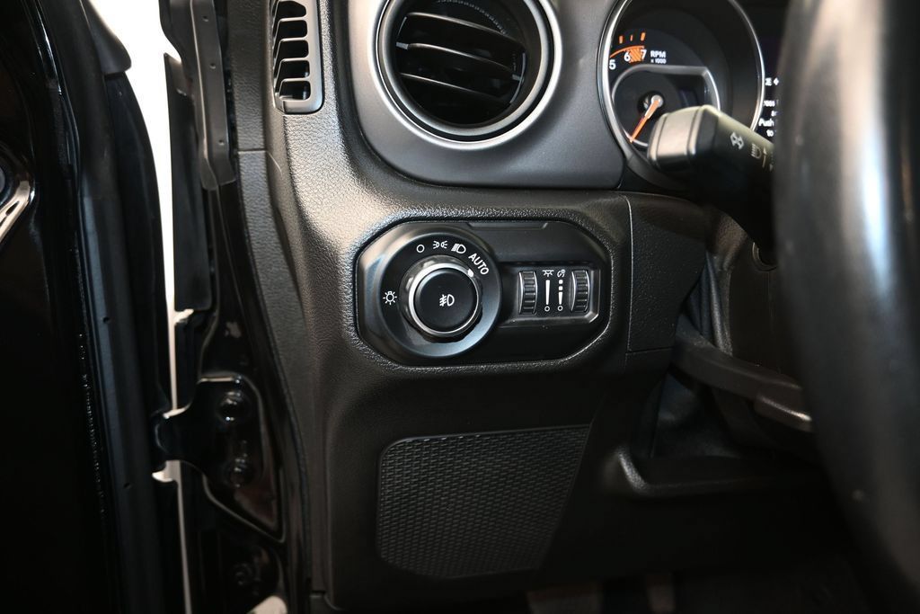 Used 2021 Jeep Wrangler Sport AWD/4WD image 12