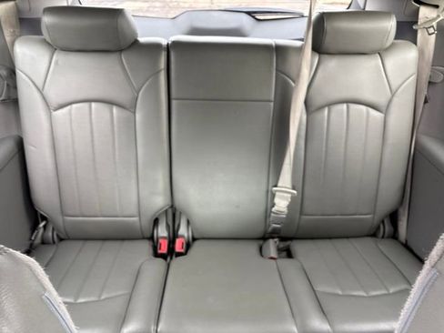 Used 2011 Chevrolet Traverse LT w/ Personal Connectivity Package image 28