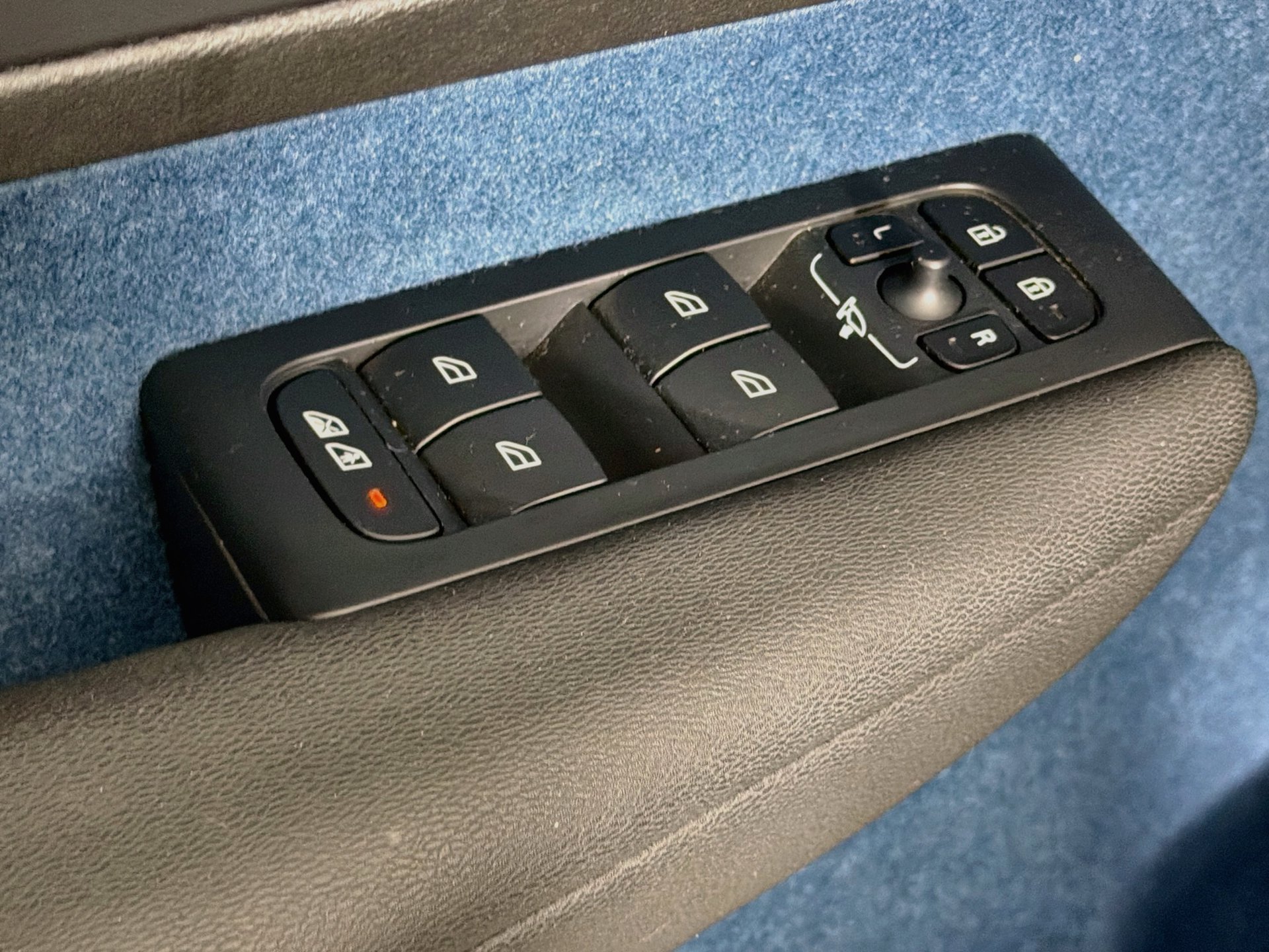 Certified 2023 Volvo C40 P8 Recharge Plus AWD/4WD image 34