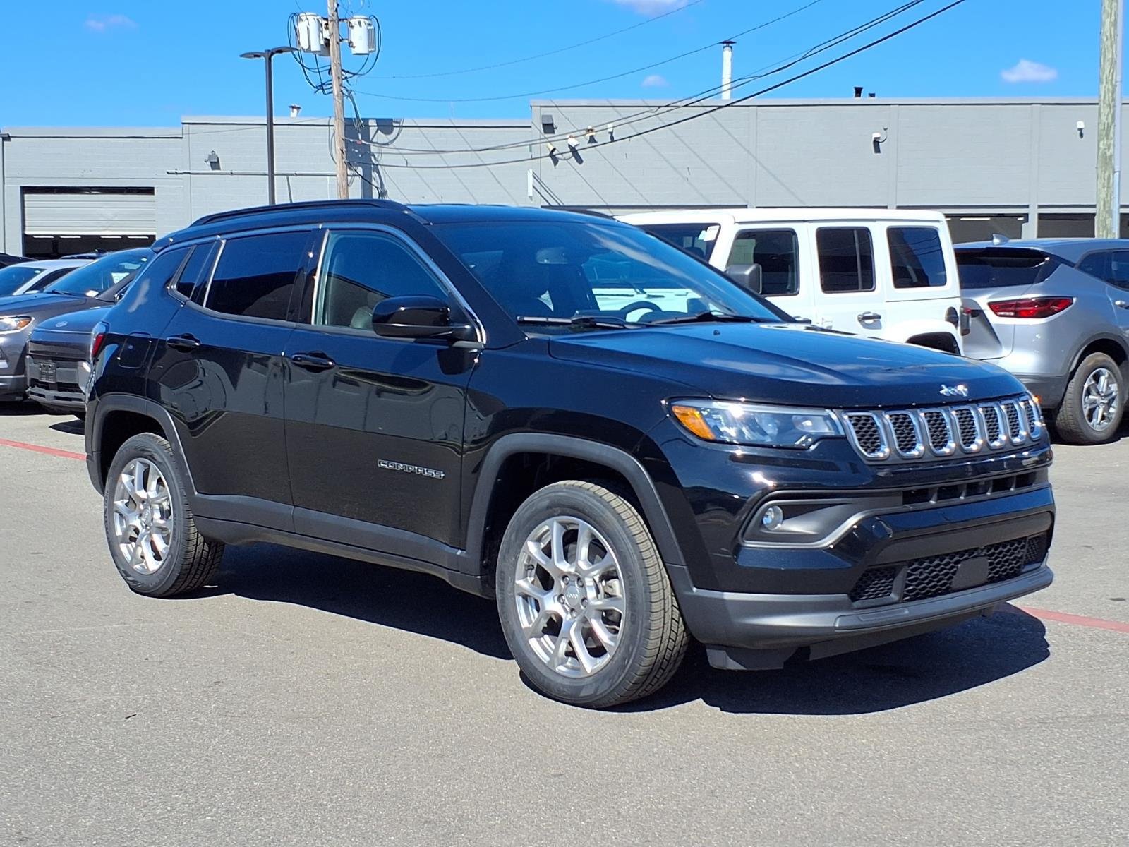 Certified 2023 Jeep Compass Latitude AWD/4WD image 1