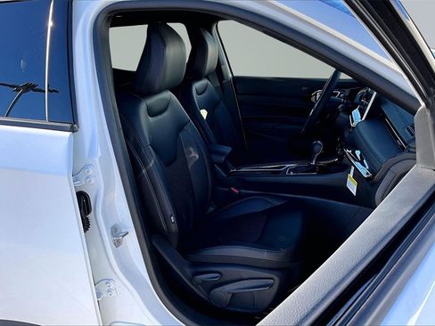 New 2026 Jeep Compass Latitude image 9