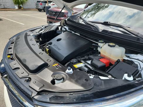 Used 2022 Buick Enclave Essence w/ Experience Buick Package FWD image 11