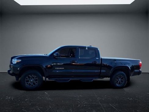 Used 2020 Toyota Tacoma SR5 AWD/4WD image 7