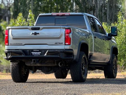 Used 2024 Chevrolet Silverado 2500 ZR2 w/ Technology Package AWD/4WD image 7