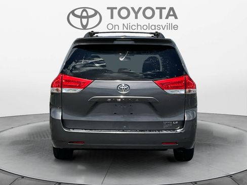 Used 2012 Toyota Sienna LE FWD image 4