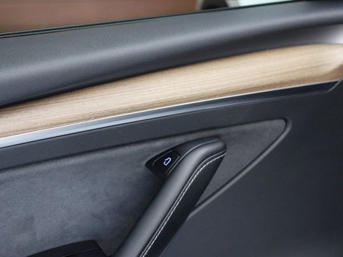 Used 2023 Tesla Model Y Long Range image 31