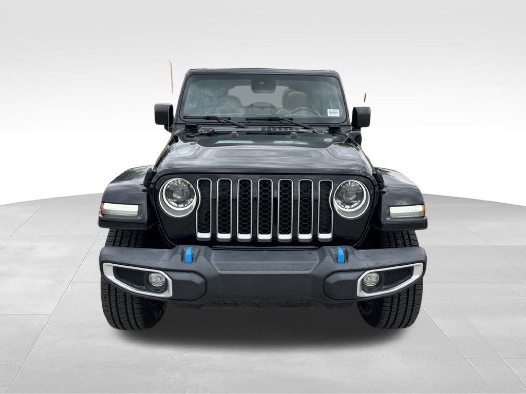 Used 2023 Jeep Wrangler Unlimited Sahara w/ Cold Weather Group AWD/4WD image 4