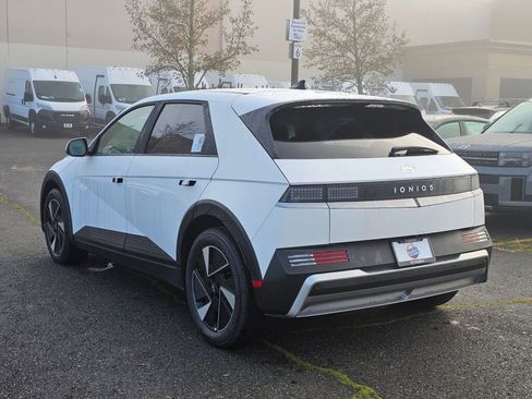 New 2026 Hyundai Ioniq 5 SE image 5