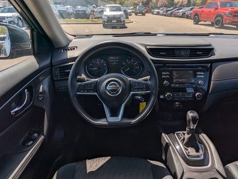 Used 2017 Nissan Rogue S AWD/4WD image 16