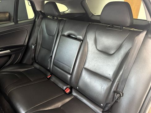 Used 2018 Volvo V60 T5 Cross Country w/ Convenience Package image 45