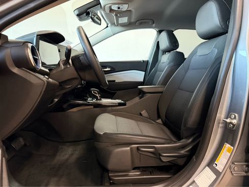 Certified 2025 Chevrolet Trax LT w/ LT Convenience Package image 12