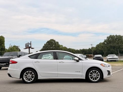 Used 2019 Ford Fusion SE FWD image 6