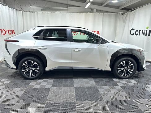 Used 2024 Toyota bZ4X XLE w/ Weather Package image 7