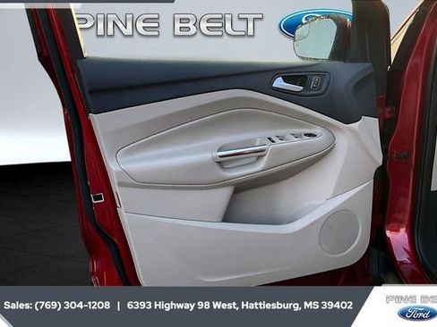 Used 2019 Ford Escape SEL image 17