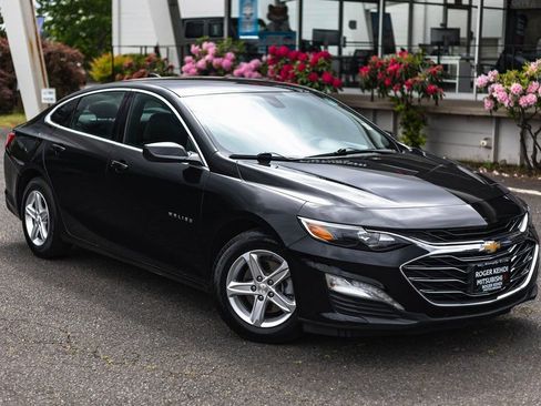 Used 2022 Chevrolet Malibu LT image 2