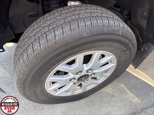 Used 2024 Toyota Tacoma SR5 AWD/4WD image 2