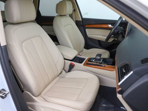 Used 2023 Audi Q5 2.0T Premium w/ Convenience Package AWD/4WD image 31