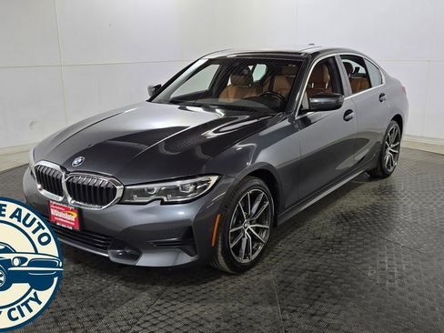 Used 2019 BMW 330i xDrive Sedan w/ Convenience Package AWD/4WD image 3