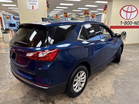 Used 2019 Chevrolet Equinox LT w/ Driver Convenience Package image 18