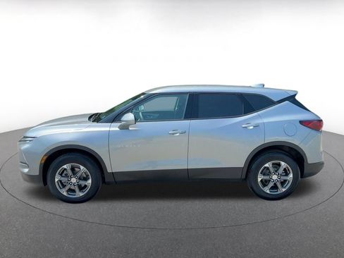 Used 2025 Chevrolet Blazer LT FWD image 9