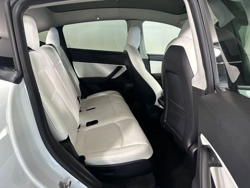 Used 2021 Tesla Model Y Long Range image 24