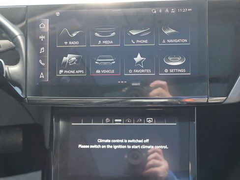 Used 2022 Audi e-tron Premium w/ Convenience Plus Package image 14