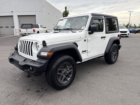 Used 2024 Jeep Wrangler Sport AWD/4WD image 5