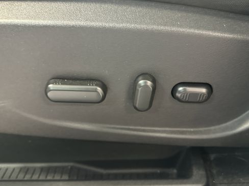 Used 2018 Ford C-MAX SE w/ Cold Weather Package image 19