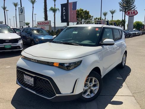 Certified 2025 Kia Soul LX w/ LX Technology Package FWD image 1