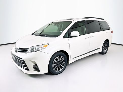 Used 2019 Toyota Sienna XLE Premium AWD/4WD image 3